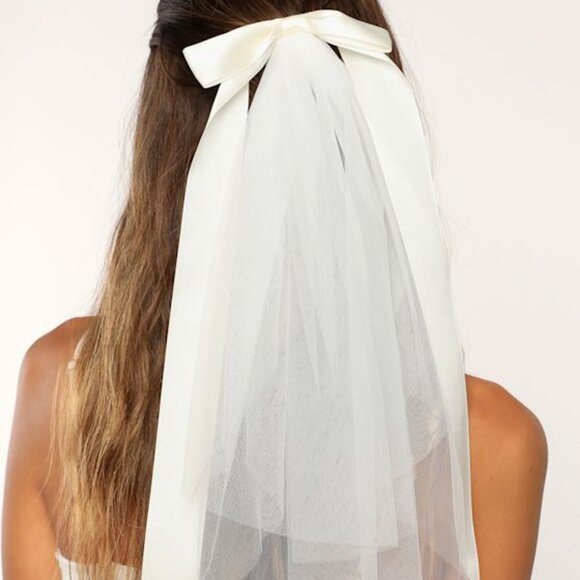 Lulus Aisle Style Ivory Satin Bow Hair Clip Mini Veil White - Picture 1 of 1
